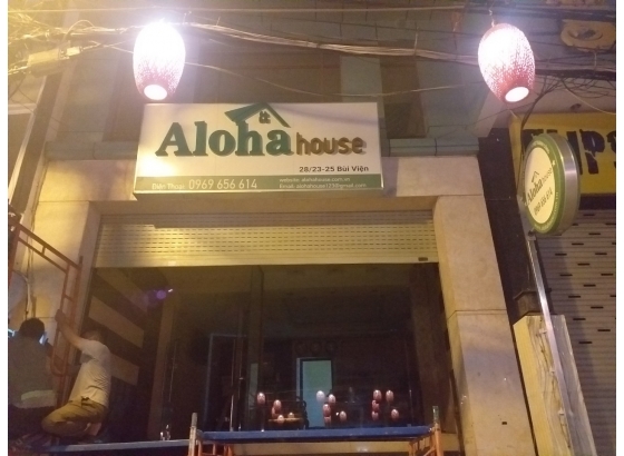 Bảng hiệu Aloha House