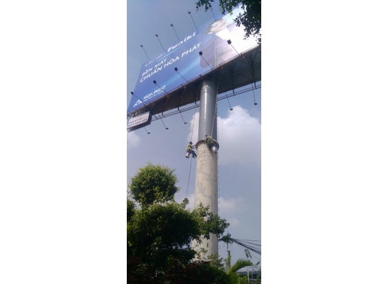 Bảo trì bảng QC tại QL13- TX.Bến Cát, Bình Dương