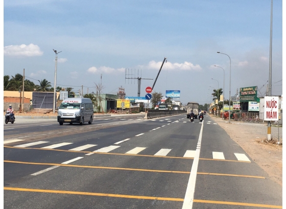 Thi công mới bảng QC tấm lớn tại Bình Thuận