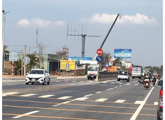 Thi công mới bảng QC tấm lớn tại Bình Thuận