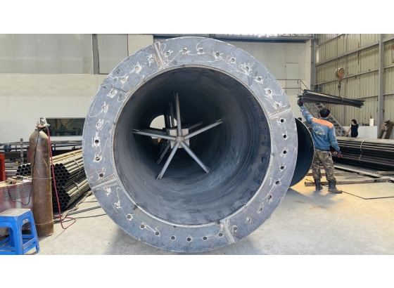 Dựng bảng tấm lớn tại Hòa Bình