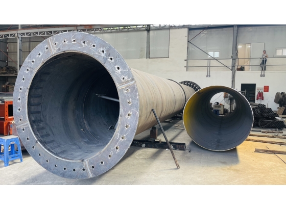 Dựng bảng tấm lớn tại Hòa Bình