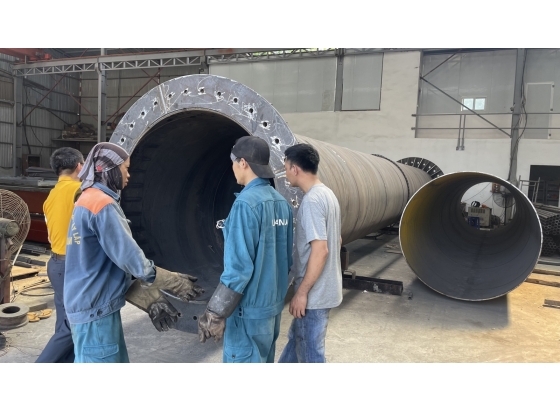 Dựng bảng tấm lớn tại Hòa Bình