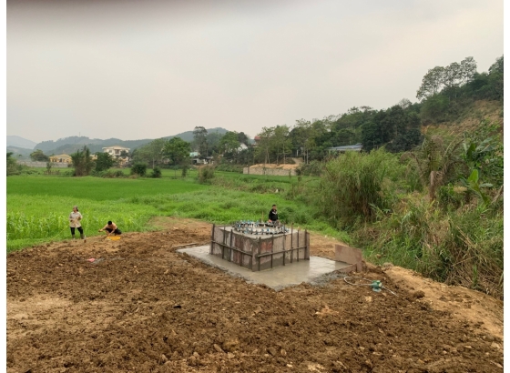 Dựng bảng tấm lớn tại Hòa Bình